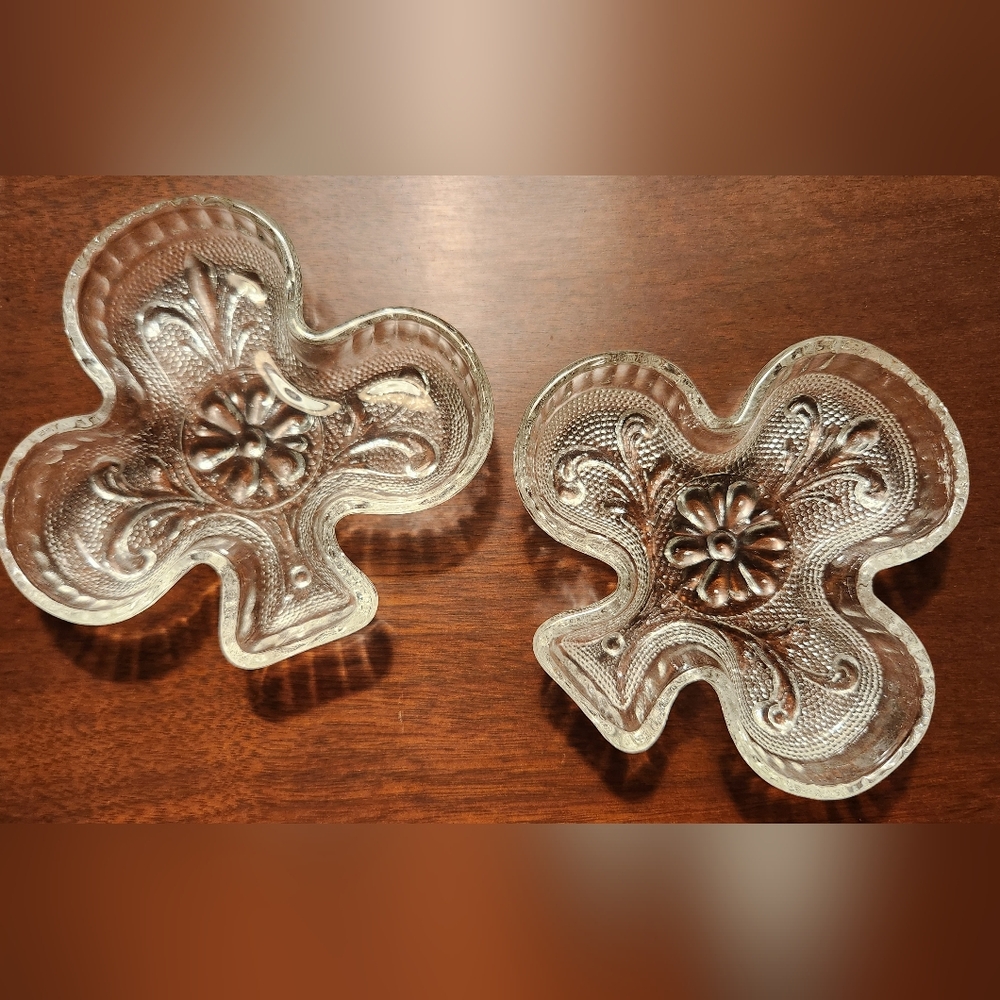 Vintage Indiana Glass Club Shaped Trinket